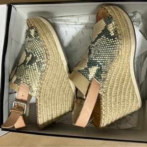 Dolce Vita snake leather wedge sandal Size 8.5